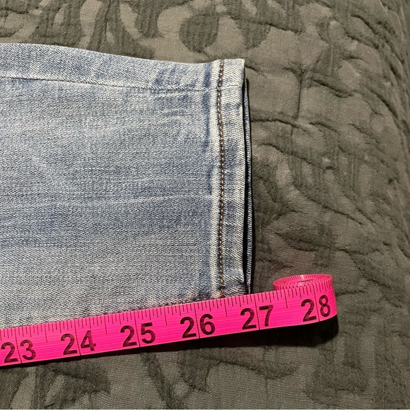 Like New Womans Express Jeans - Picture 6 of 6